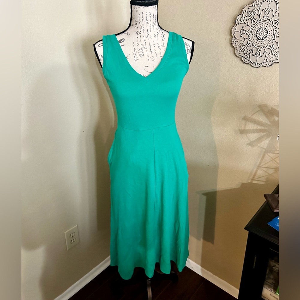 Never worn sleeveless sundress with pockets